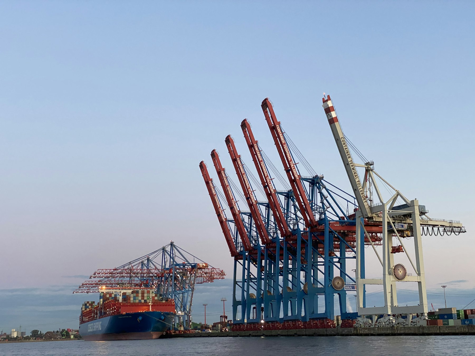 Blue and red cargo ship on sea during daytime
